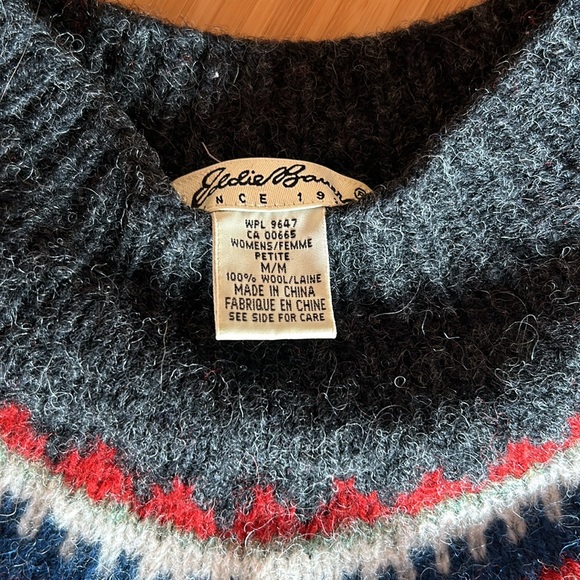 Eddie Bauer 100% wool fair isles sweater, red, Medium petite - Picture 2 of 3